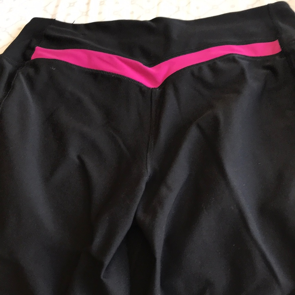 Nike Dri-Fit Capri pants size Medium - Picture 2 of 3